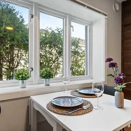 Modern And Cozy Near And Transport דירה *