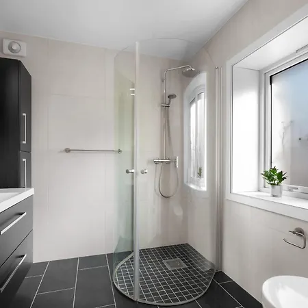 Modern And Cozy Near And Transport דירה *
