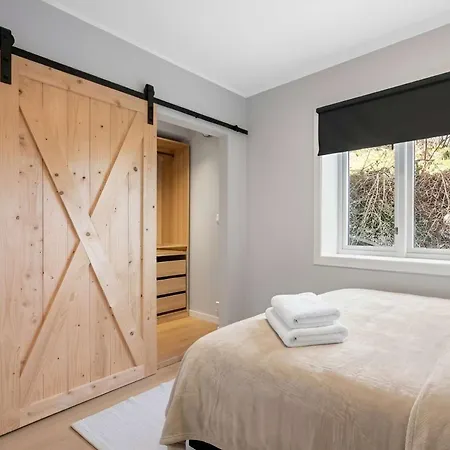 Modern And Cozy Near And Transport * Μπέργκεν