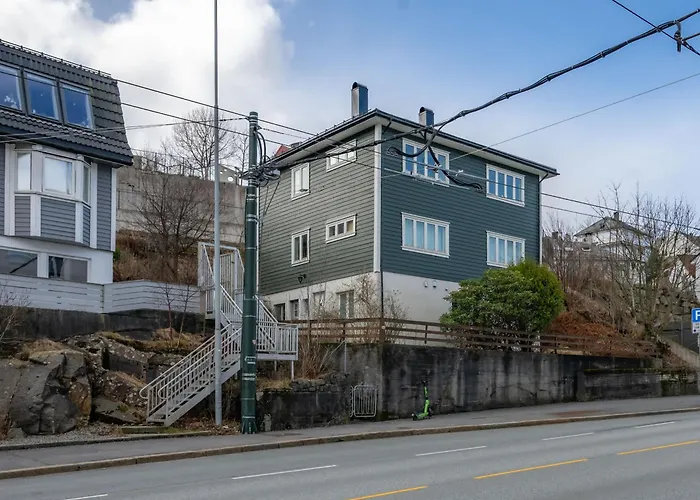 Modern And Cozy Near And Transport Appartement